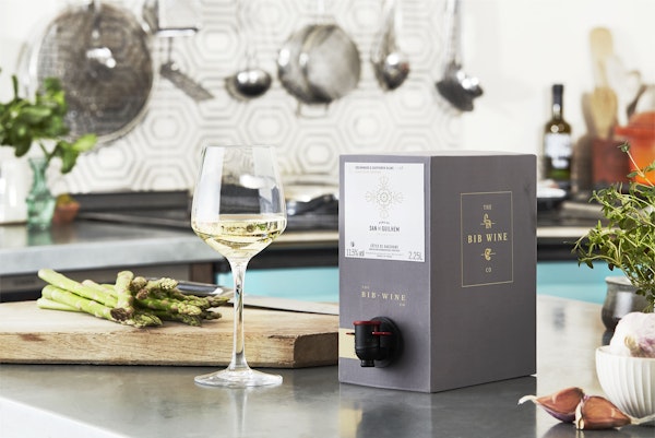 Bib wine lifestyle 20683